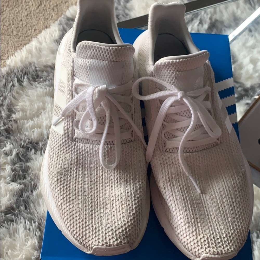 Adidas swift run white shoes